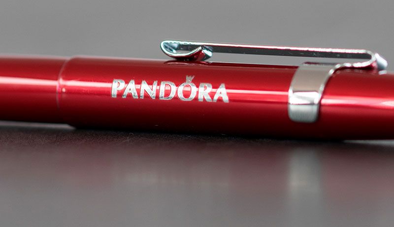 Fisher Space Pen lasergravering - Pandora