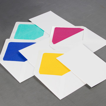 Vellum - Hvide kort og kuverter med farvet for